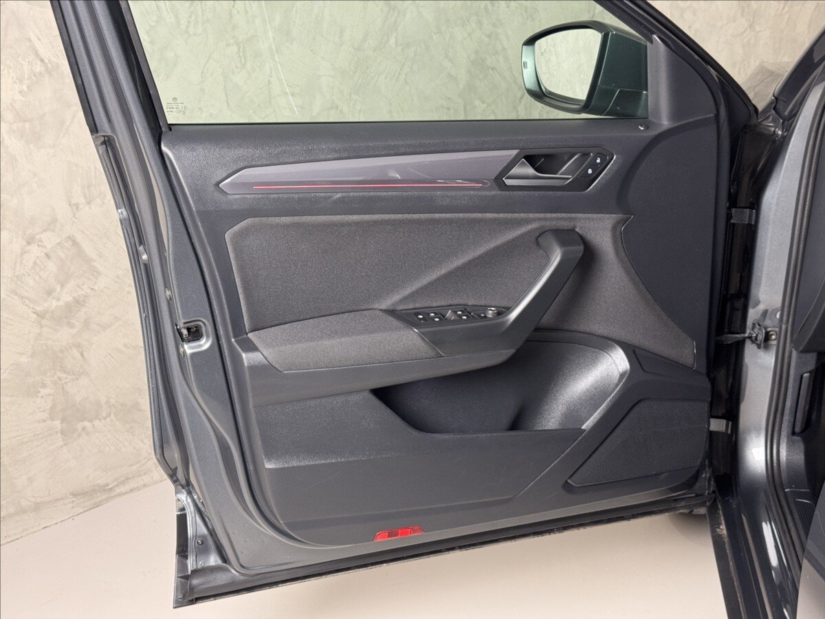 Volkswagen T-Roc SUV / Terénní 1,5 l 110 kw