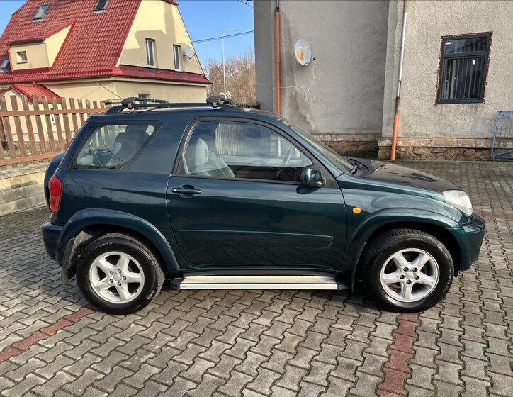 Toyota RAV4 SUV 2,0 l 110 kw