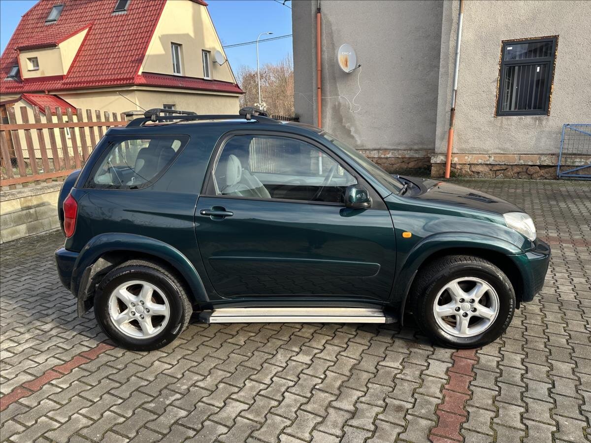 Toyota RAV4 SUV 2,0 l 110 kw