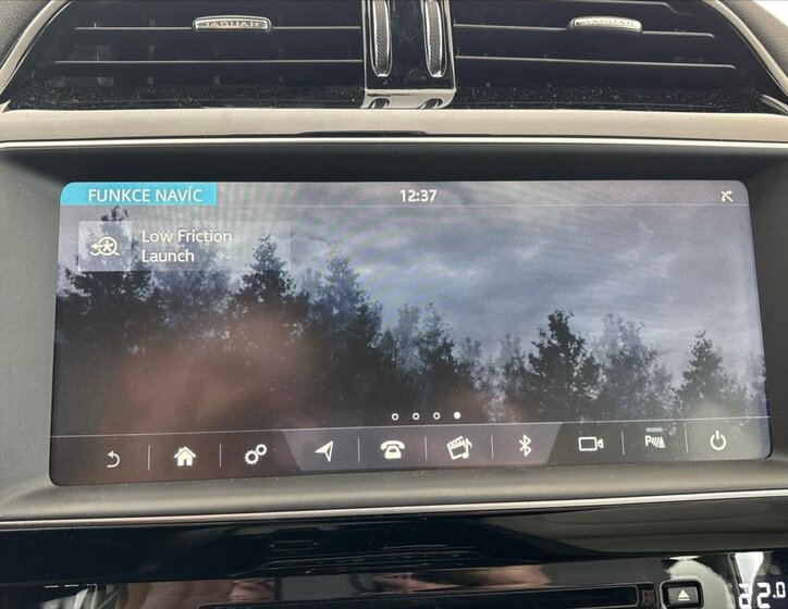 Jaguar F-Pace SUV / Terénní 2,0 l 132 kw