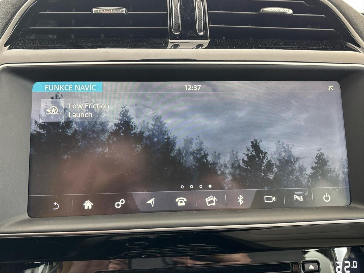 Jaguar F-Pace SUV / Terénní 2,0 l 132 kw