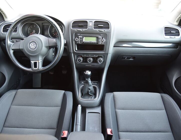Volkswagen Golf 23