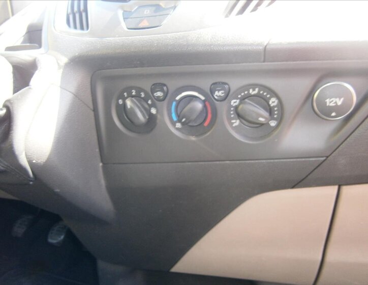 Ford Tourneo Custom Kombi 2,2 l 92 kw