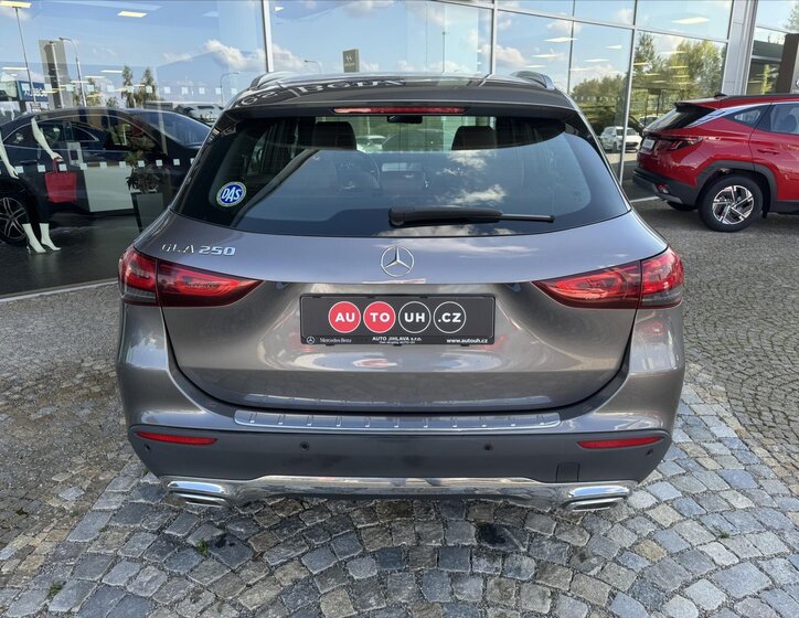 Mercedes-Benz GLA SUV / Terénní 2,0 l 165 kw