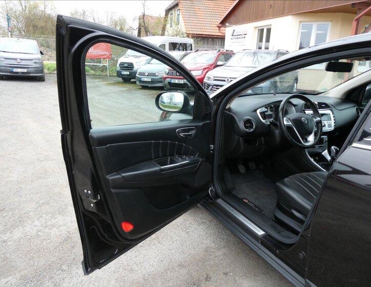 Lancia Delta Hatchback 1,4 l 88 kw