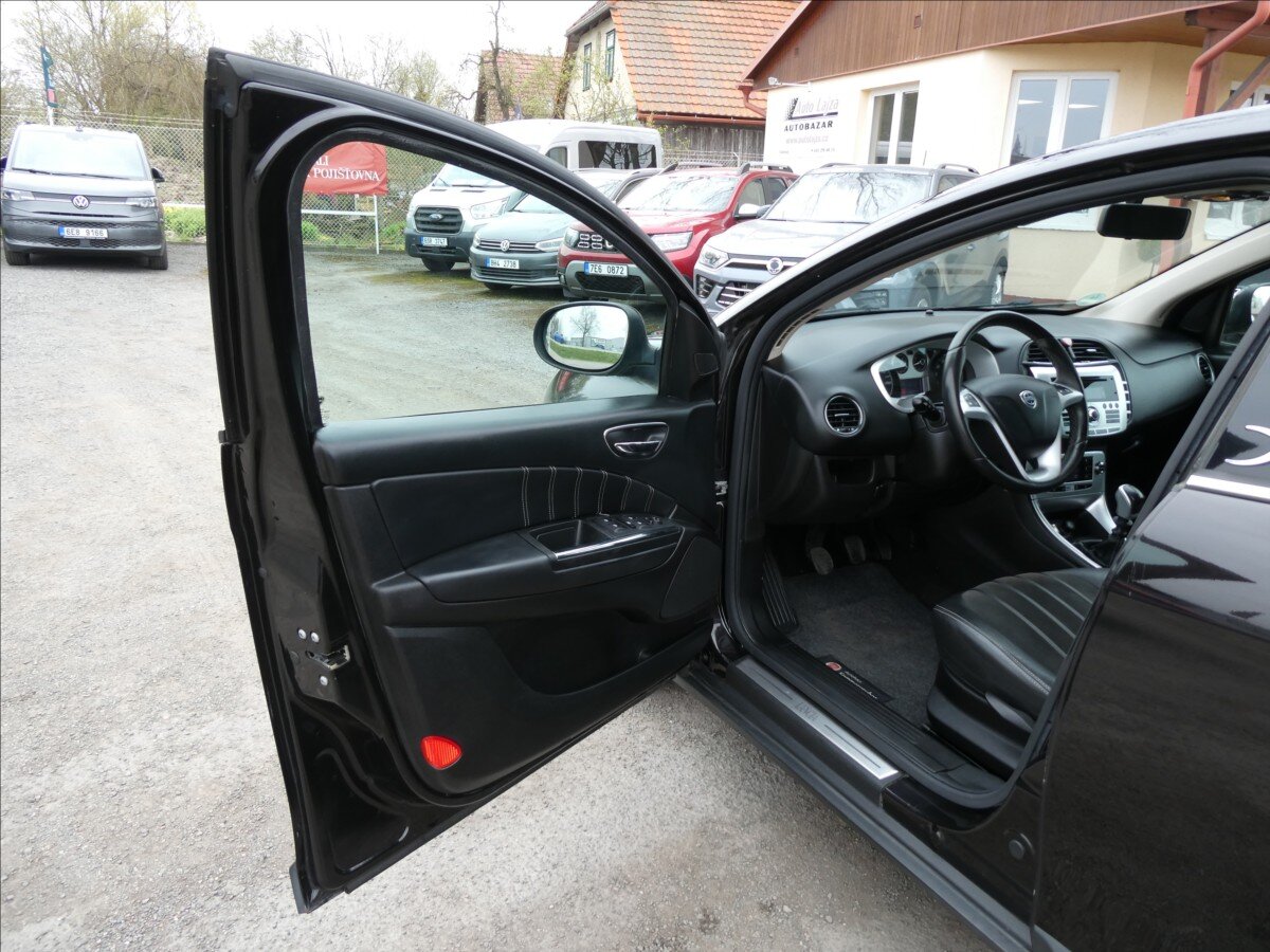 Lancia Delta Hatchback 1,4 l 88 kw