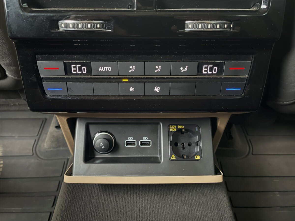 Volkswagen Touareg SUV / Terénní 3,0 l 210 kw