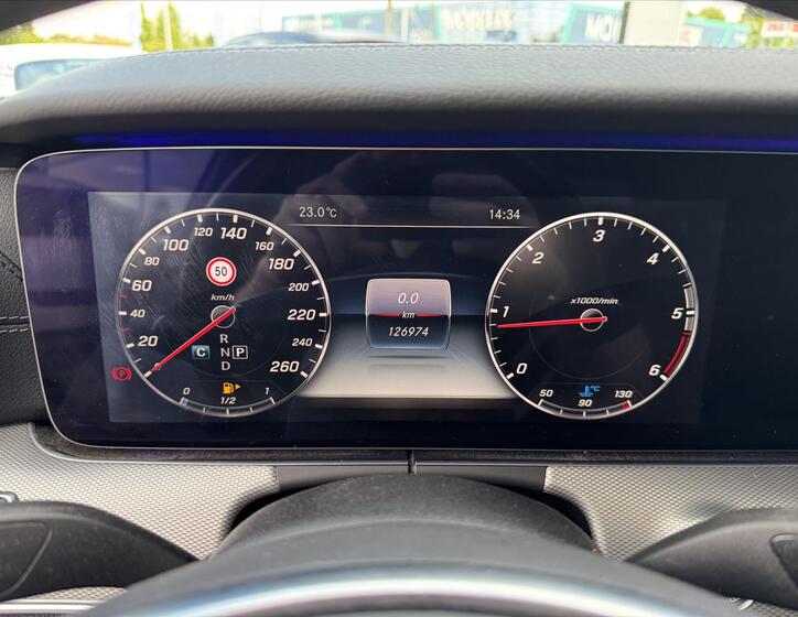 Mercedes-Benz Třídy E 9