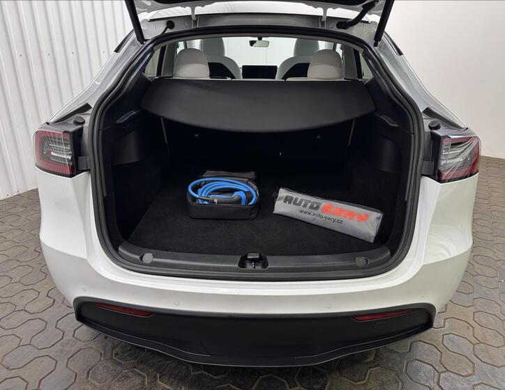 Tesla Model Y 28