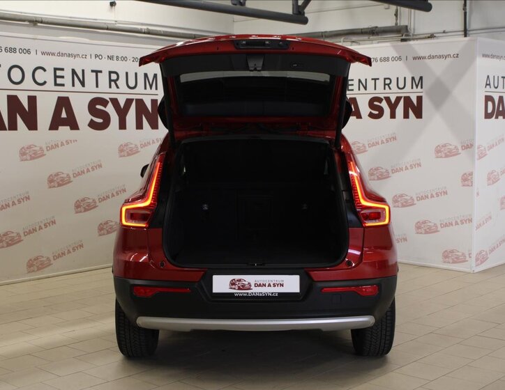 Volvo XC40 SUV / Terénní 2,0 l 182 kw