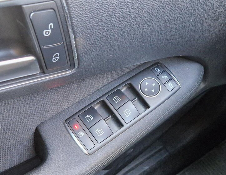 Mercedes-Benz Třídy E Sedan / Limuzína 3,0 l 195 kw