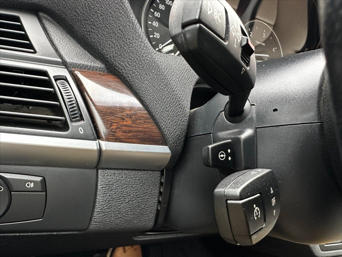 BMW X5 Kombi 3,0 l 180 kw