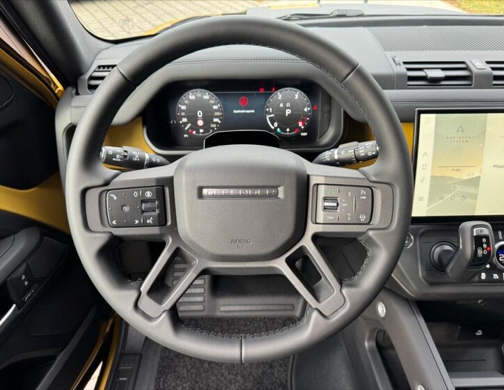 Land Rover Defender 17