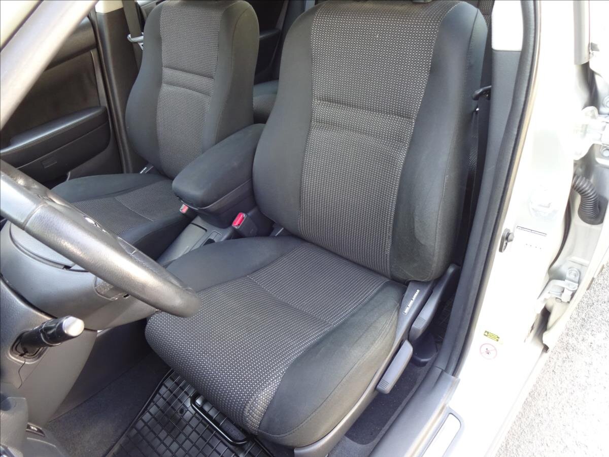 Toyota Avensis Kombi 2,0 l 93 kw
