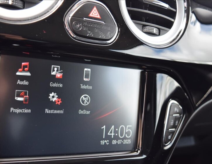 Opel Adam Hatchback 999,0 66 kw