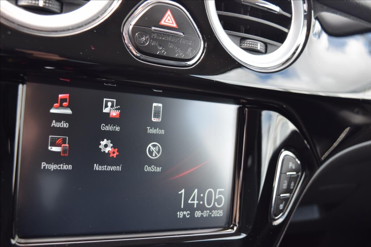 Opel Adam Hatchback 999,0 66 kw