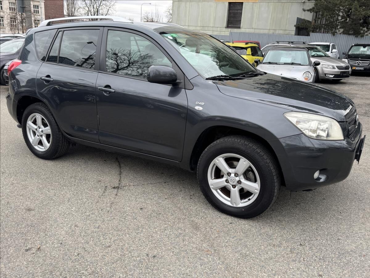 Toyota RAV4 SUV / Terénní 2,2 l 100 kw