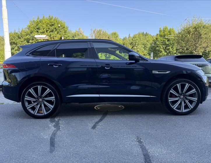 Jaguar F-Pace 6