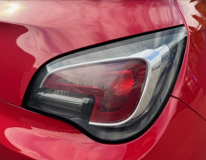 Opel Adam Hatchback 1,4 l 64 kw