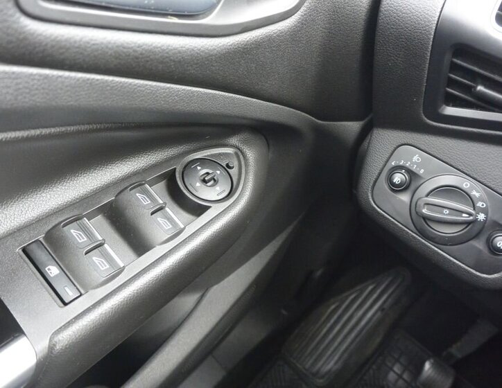 Ford Kuga SUV / Terénní 2,0 l 110 kw