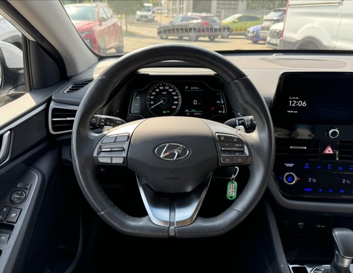 Hyundai IONIQ 15