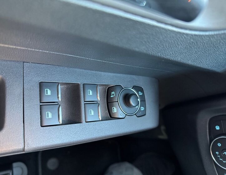 Ford Tourneo Courier VAN-Minibus 999,0 91 kw