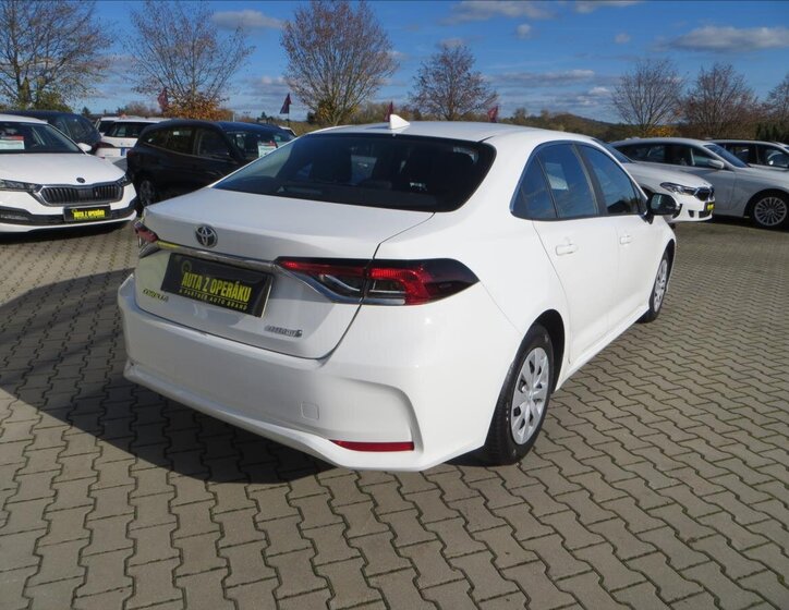 Toyota Corolla Sedan / Limuzína 1,8 l 72 kw