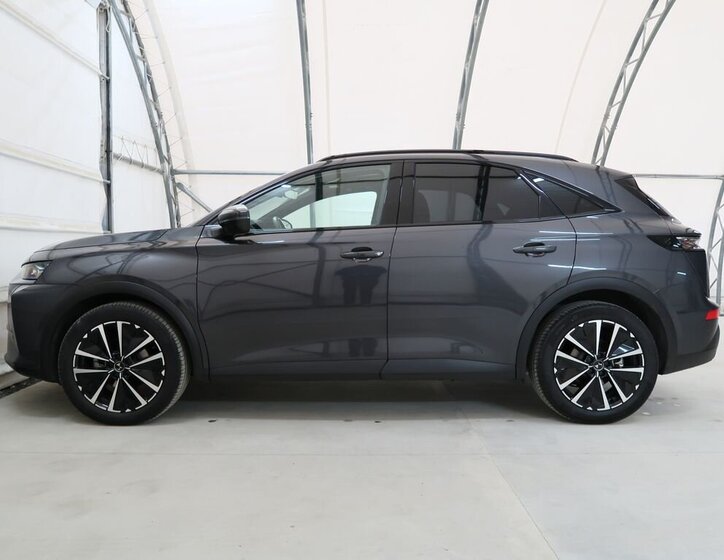 DS Automobiles DS7 Crossback 9