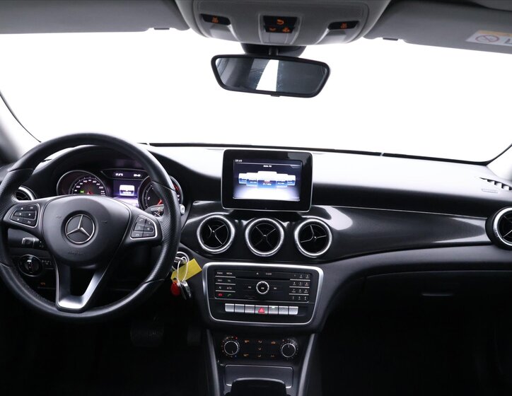 Mercedes-Benz CLA Sedan 1,5 l 80 kw