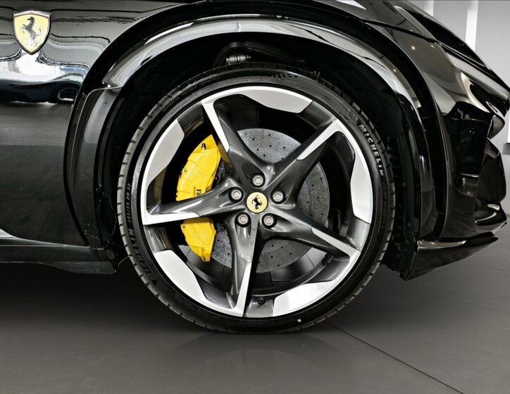 Ferrari Purosangue SUV / Terénní 6,5 l 529 kw