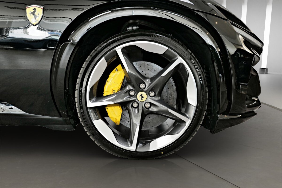 Ferrari Purosangue SUV / Terénní 6,5 l 529 kw