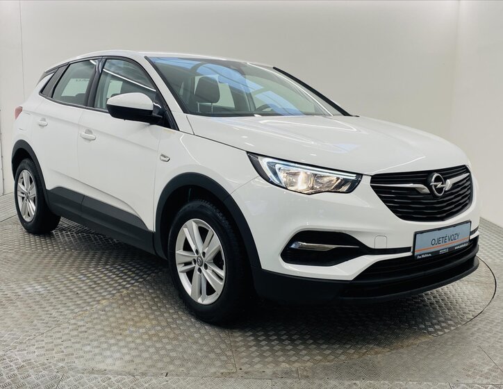 Opel Grandland X SUV / Terénní 1,2 l 96 kw
