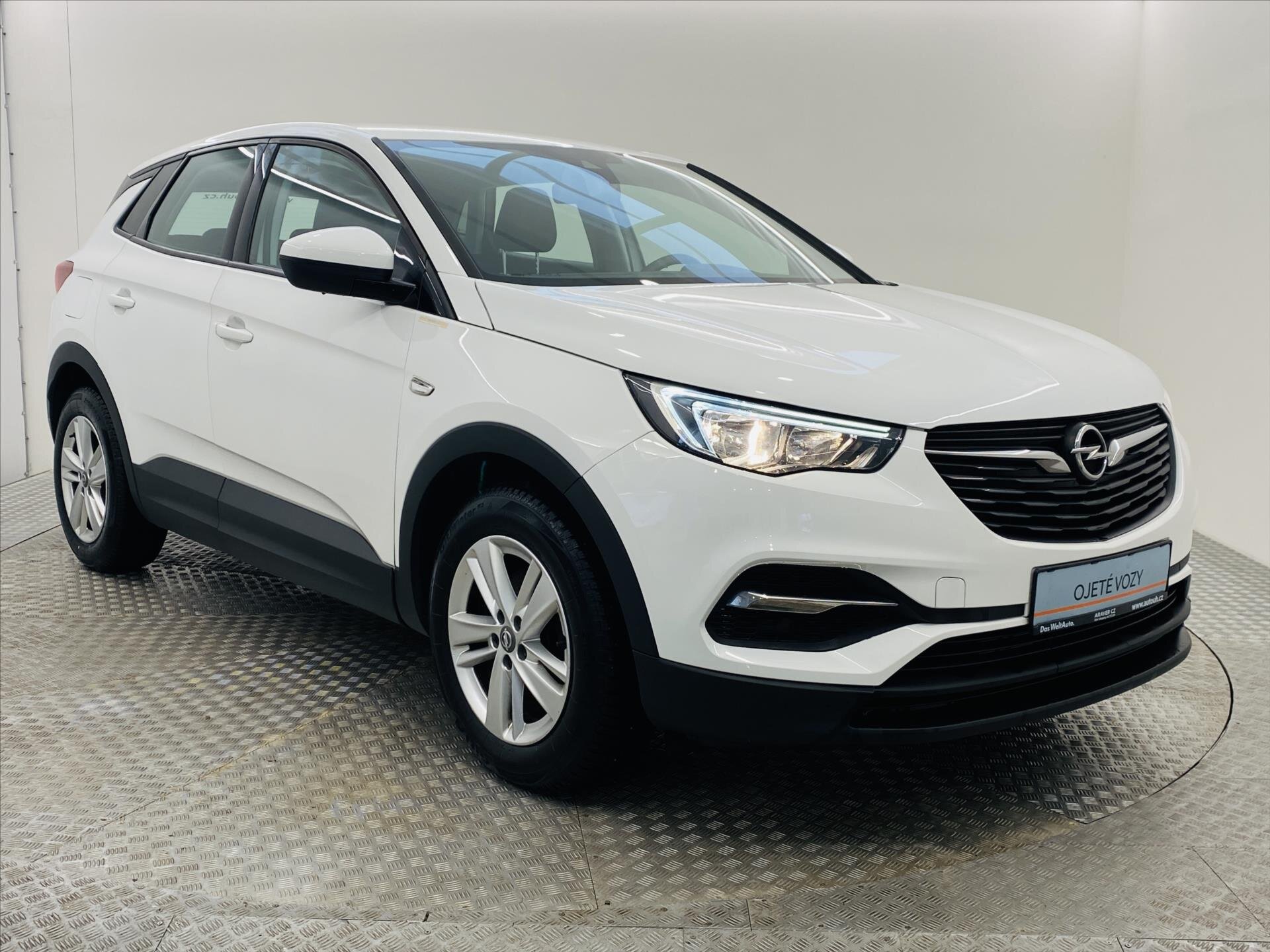 Opel Grandland X SUV / Terénní 1,2 l 96 kw