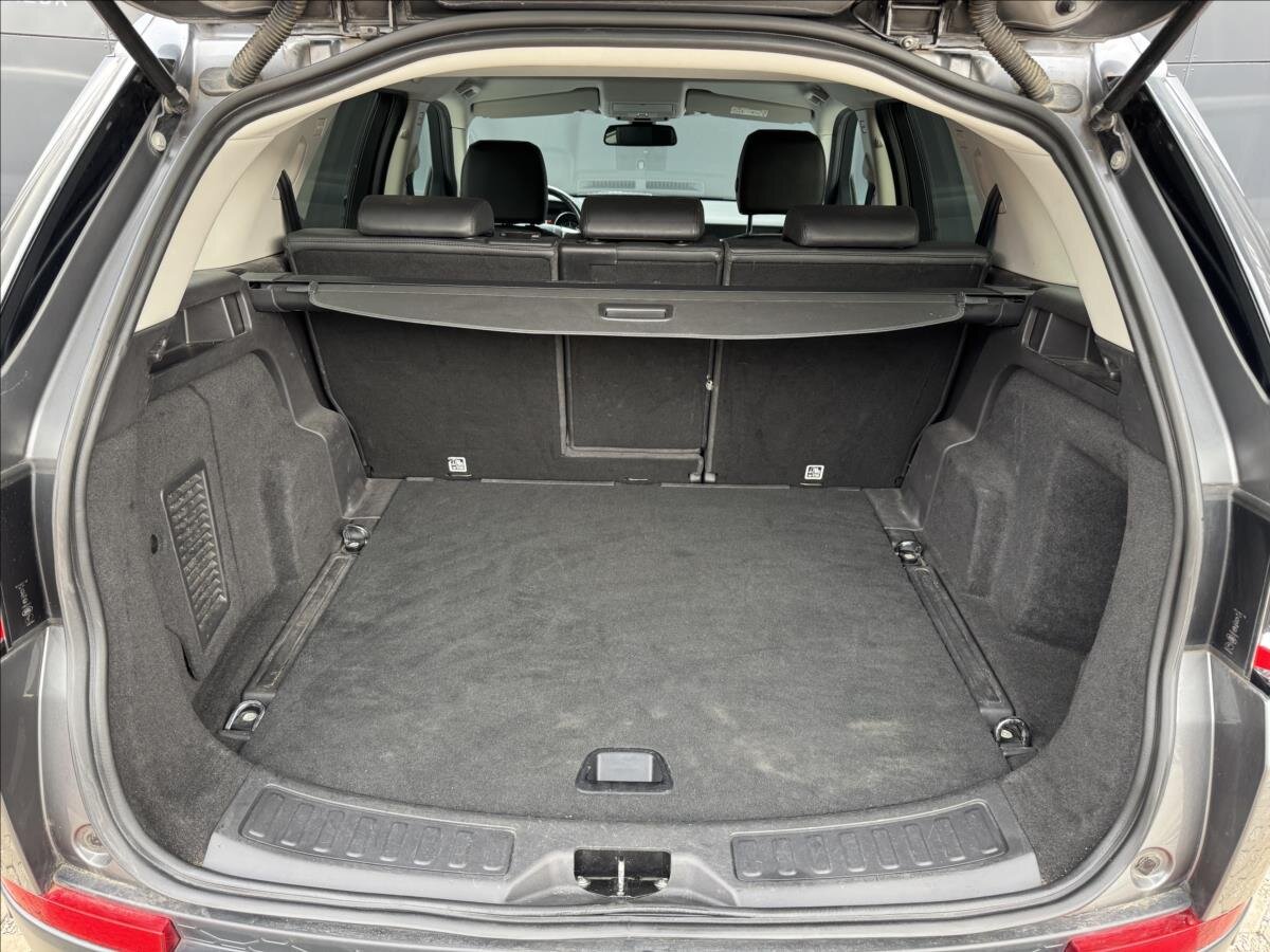 Land Rover Discovery Sport SUV 2,0 l 132 kw