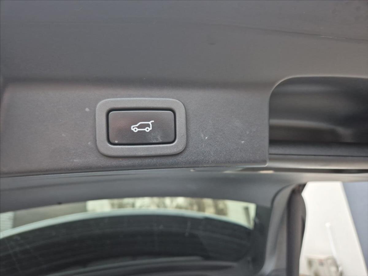 Jaguar F-Pace SUV / Terénní 3,0 l 221 kw