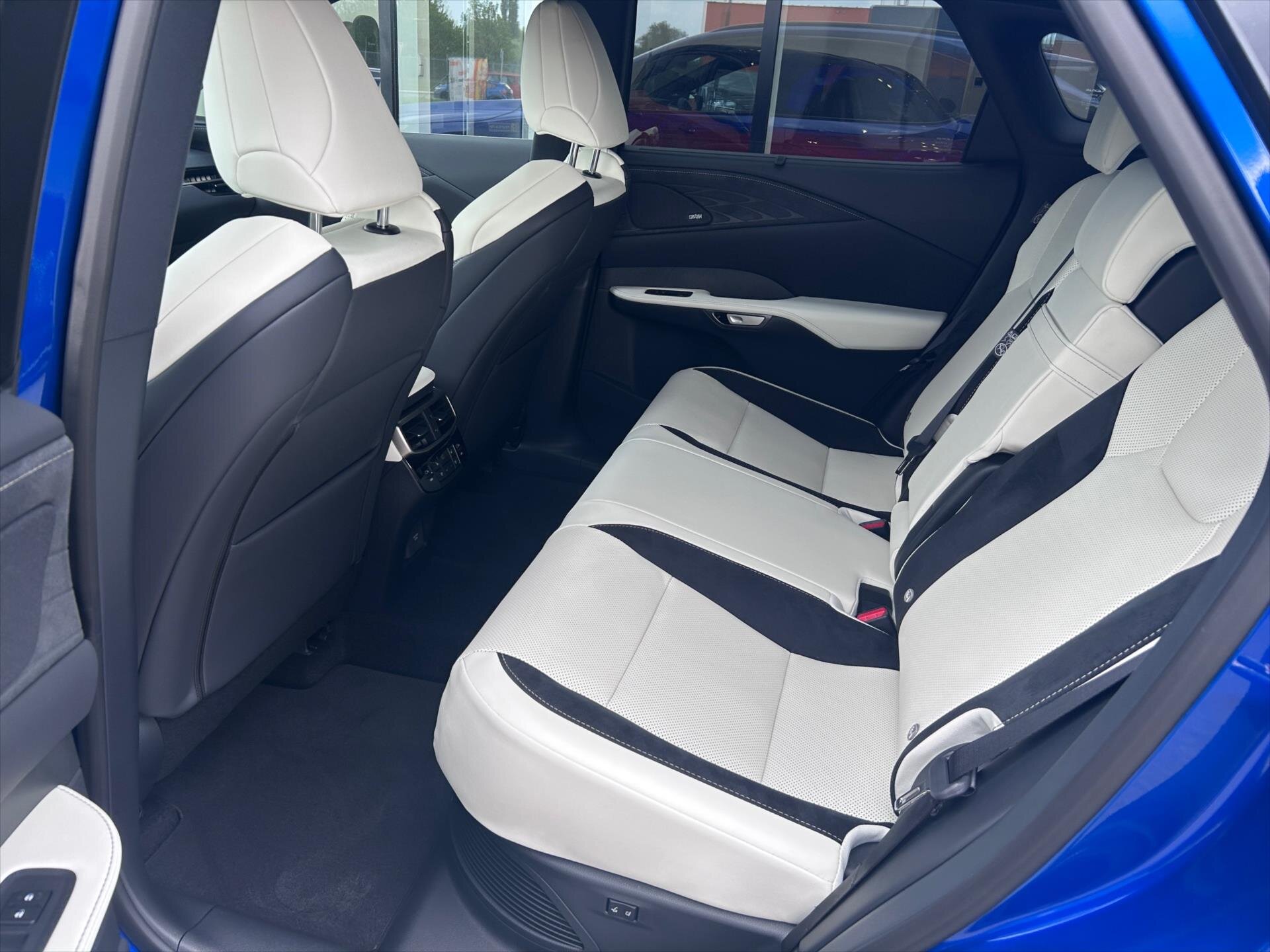 Lexus RX 500h SUV / Terénní 2,4 l 272 kw