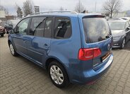 Volkswagen Touran 8