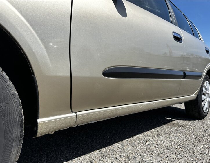 Nissan Almera Hatchback 1,5 l 72 kw