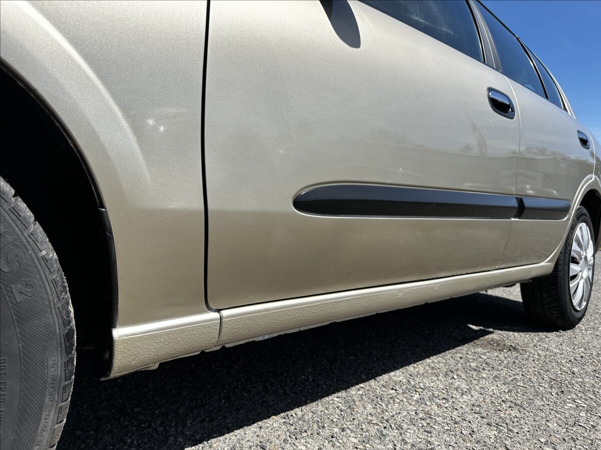 Nissan Almera Hatchback 1,5 l 72 kw