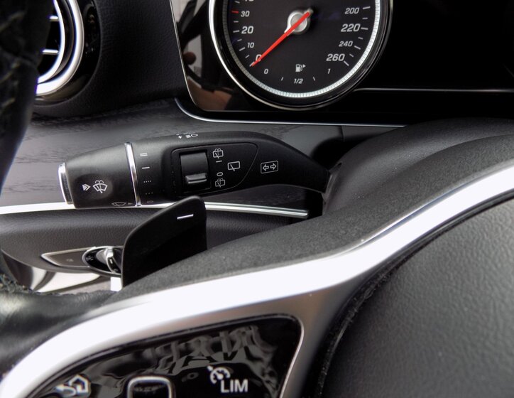 Mercedes-Benz Třídy E 30