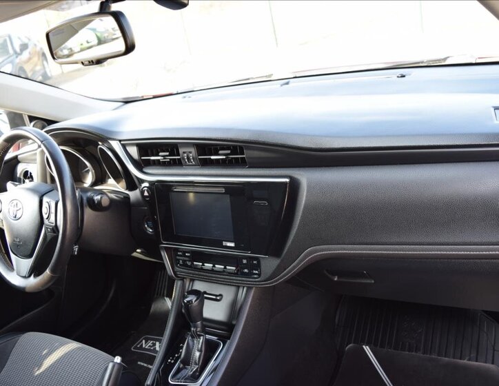 Toyota Auris Kombi 1,2 l 85 kw