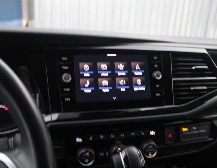 Volkswagen Multivan 13