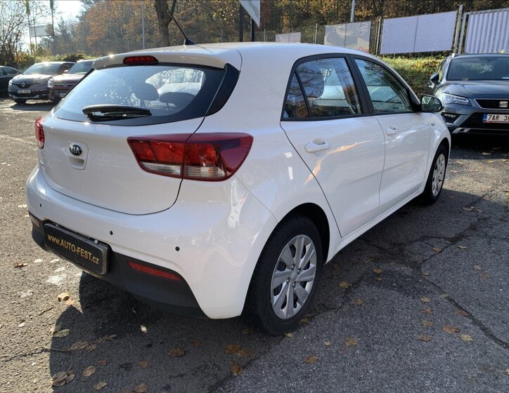 KIA Rio 8