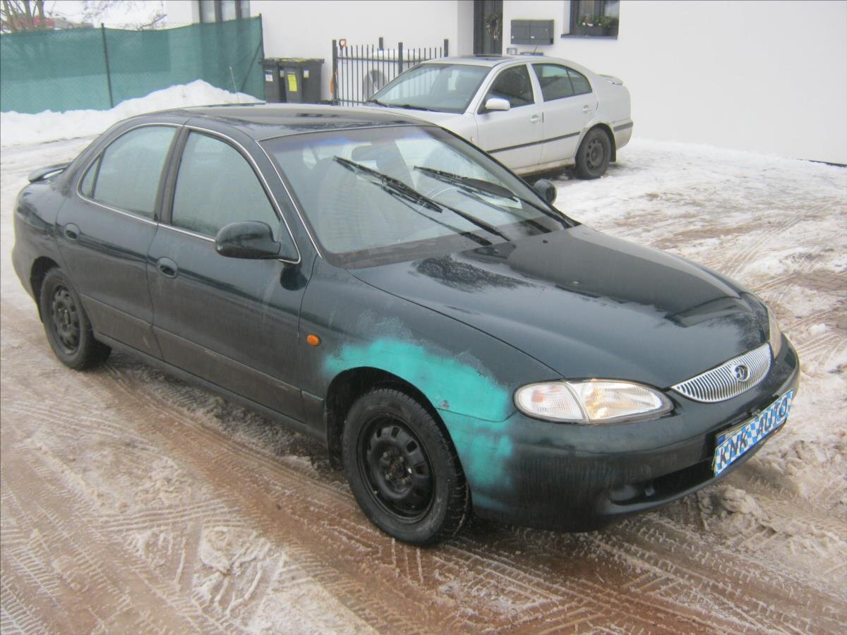 Hyundai Lantra Sedan 1,6 l 83 kw