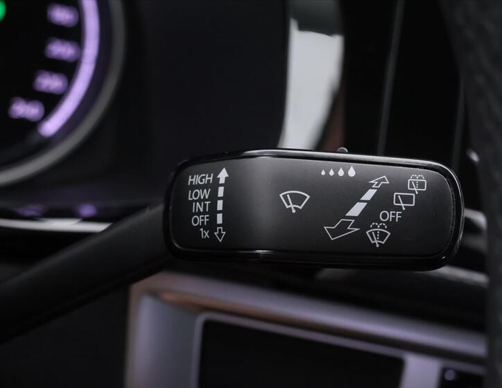 Volkswagen Multivan 23