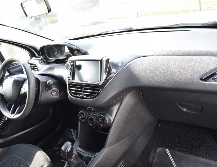 Peugeot 208 Hatchback 1,4 l 50 kw