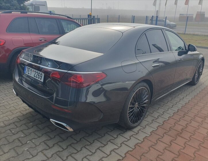 Mercedes-Benz Třídy E Sedan / Limuzína 2,0 l 145 kw