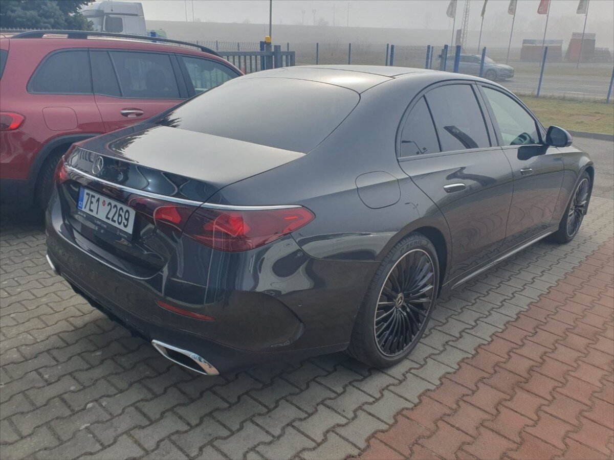 Mercedes-Benz Třídy E Sedan / Limuzína 2,0 l 145 kw