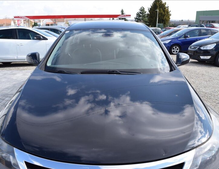 Renault Latitude Sedan / Limuzína 2,0 l 110 kw