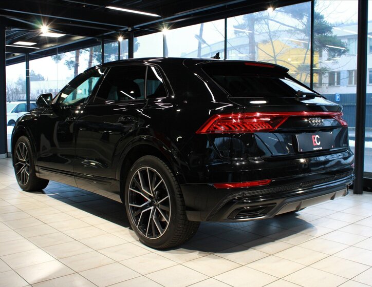 Audi Q8 SUV 3,0 l 210 kw